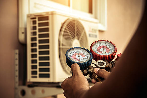Professional Hvac Installation technician working in Minneola, FL